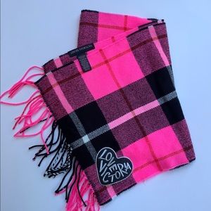 🧣Victoria’s Scret Winter Scarf 🧣